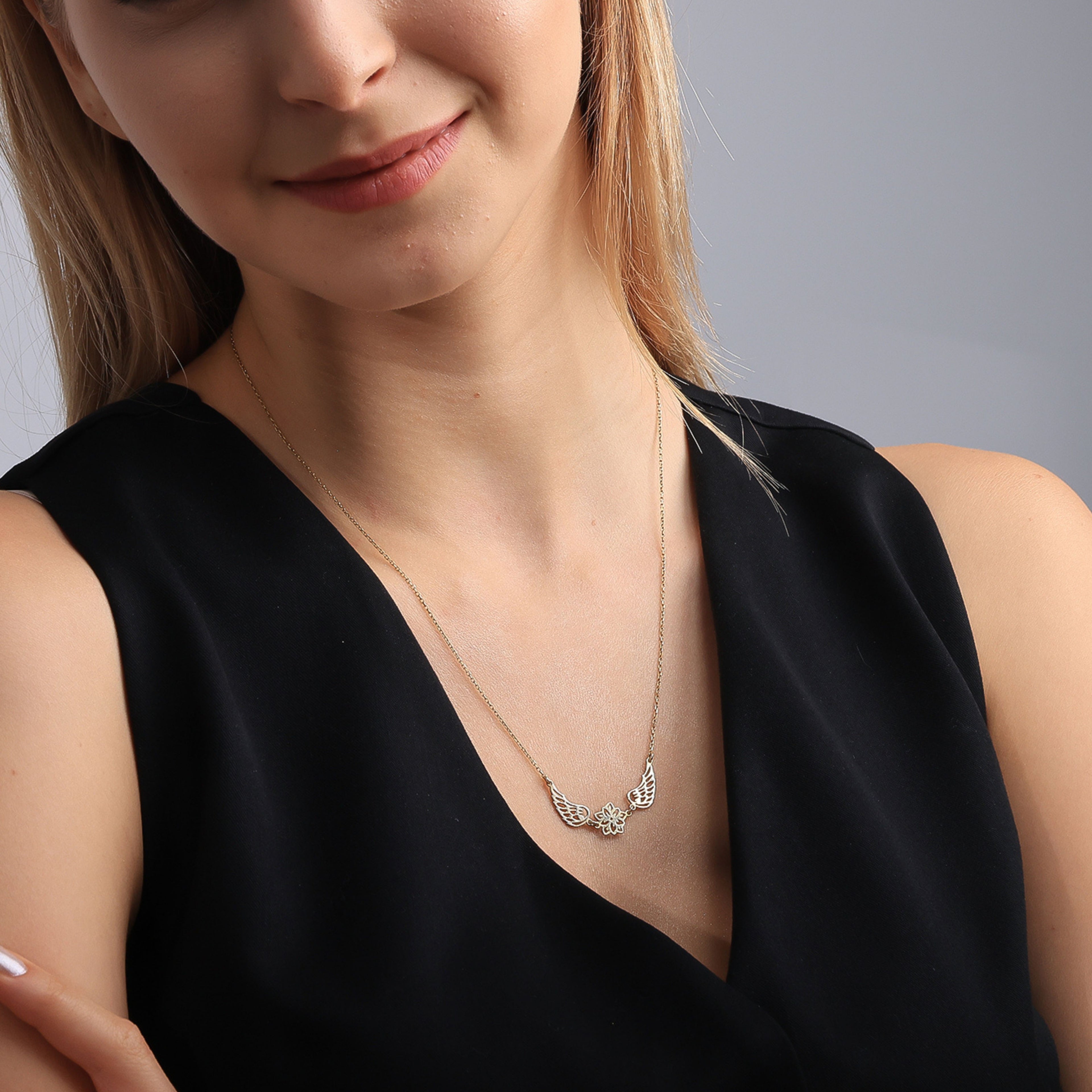 Birth Flower Angel Wings Necklace for Women | Personalized Floral Jewelry Gift - Dainty Gift Jewelry