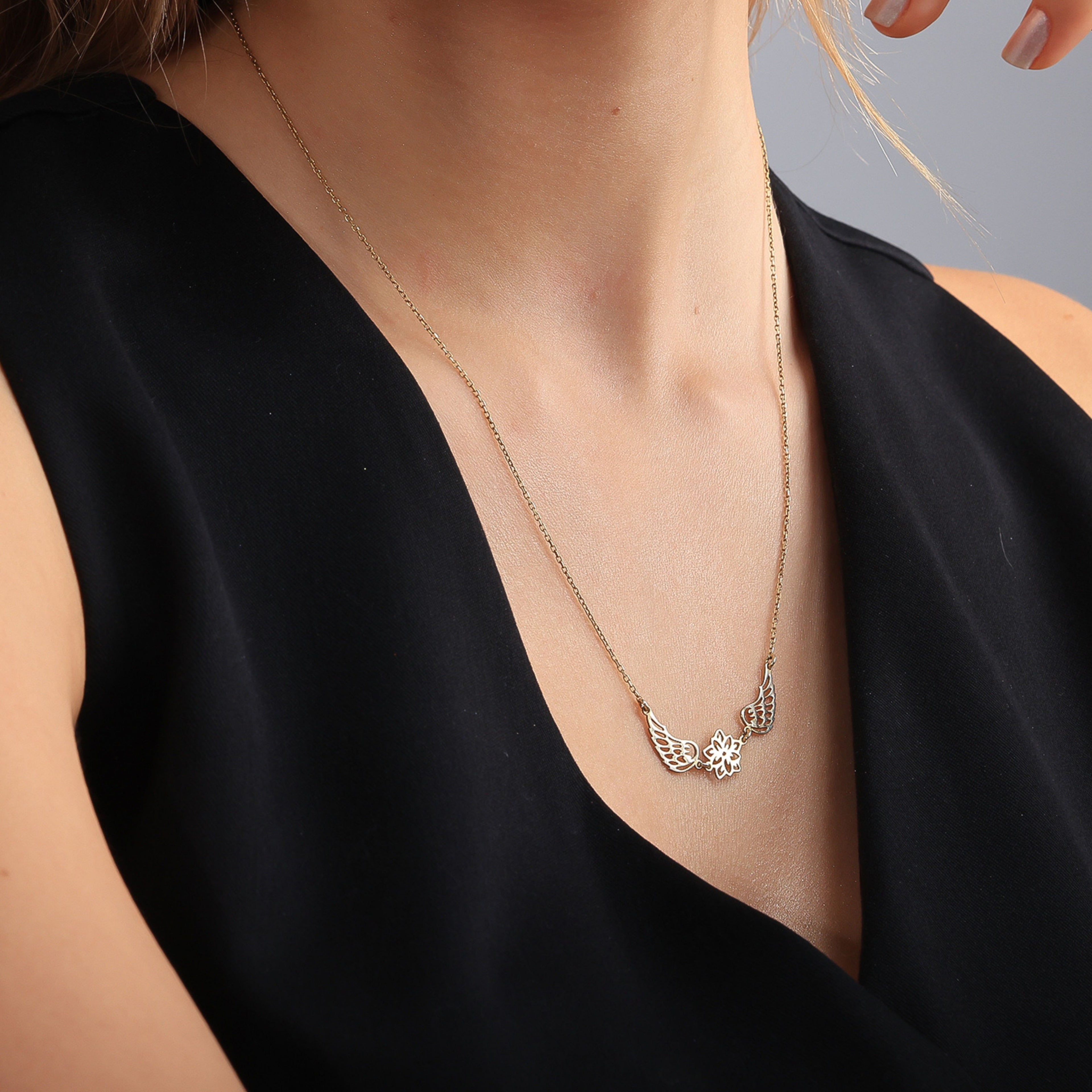 Birth Flower Angel Wings Necklace for Women | Personalized Floral Jewelry Gift - Dainty Gift Jewelry