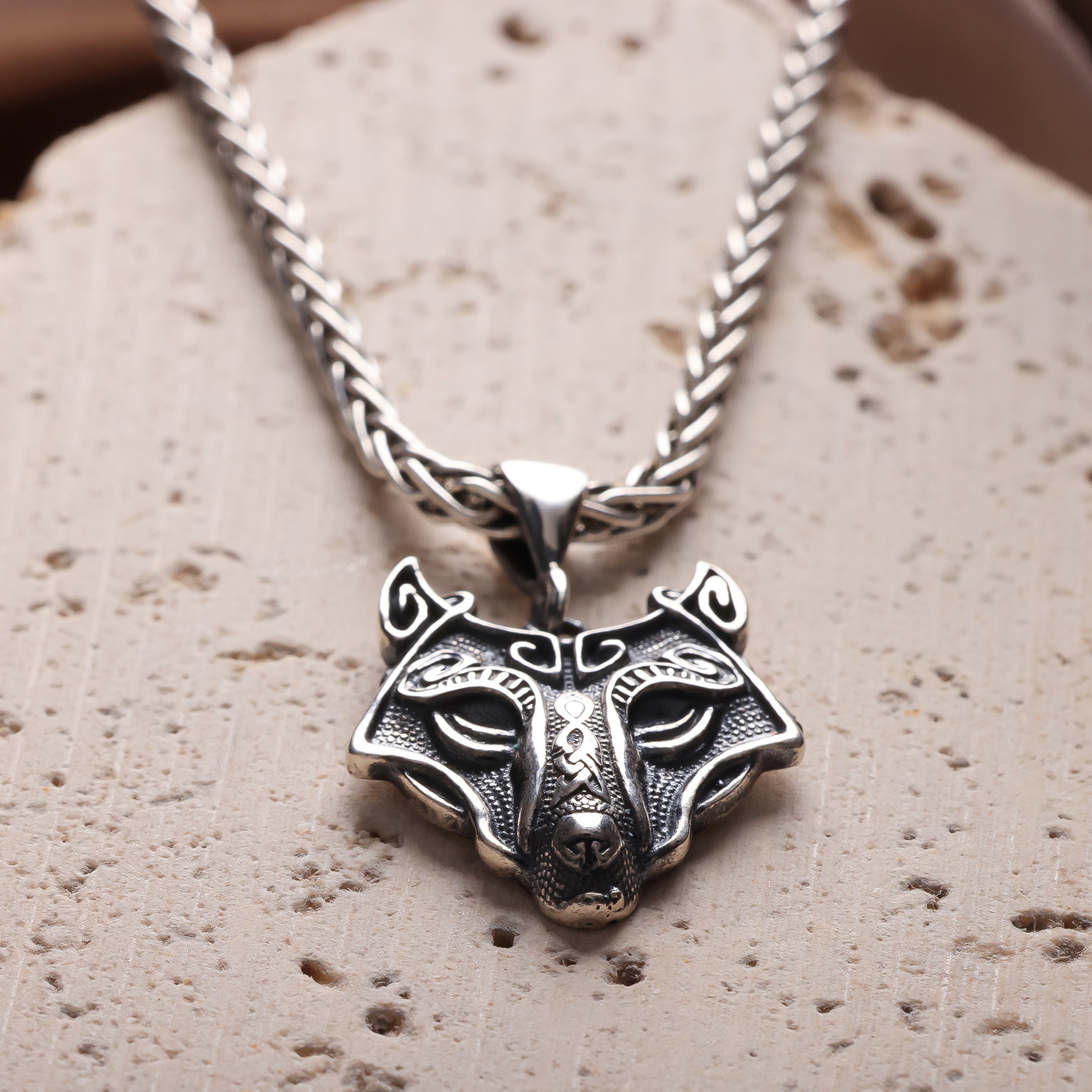 Symbolic Wolf Head Pendant Necklace for Men