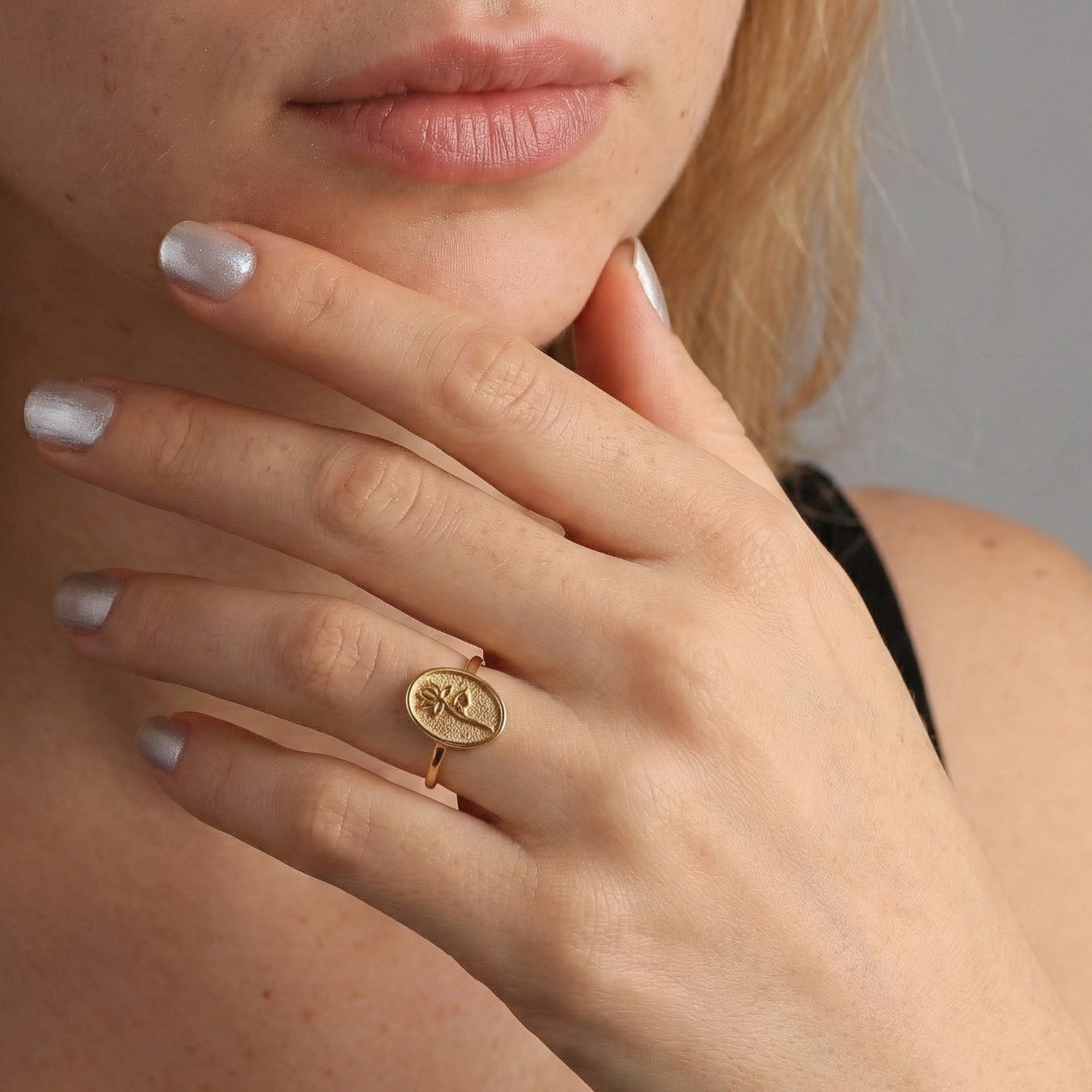 Personalized Birth Flower Signet Ring - Dainty Gift Jewelry