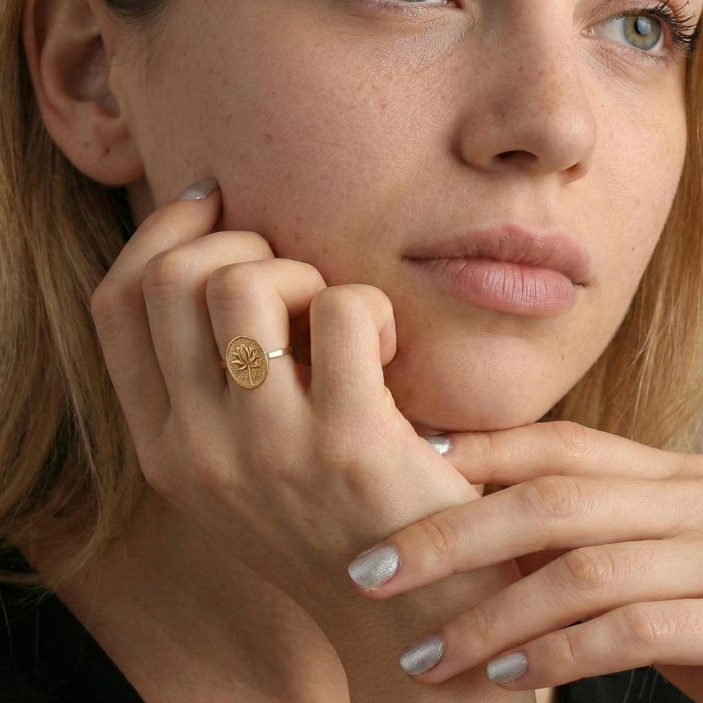 Personalized Birth Flower Signet Ring - Dainty Gift Jewelry