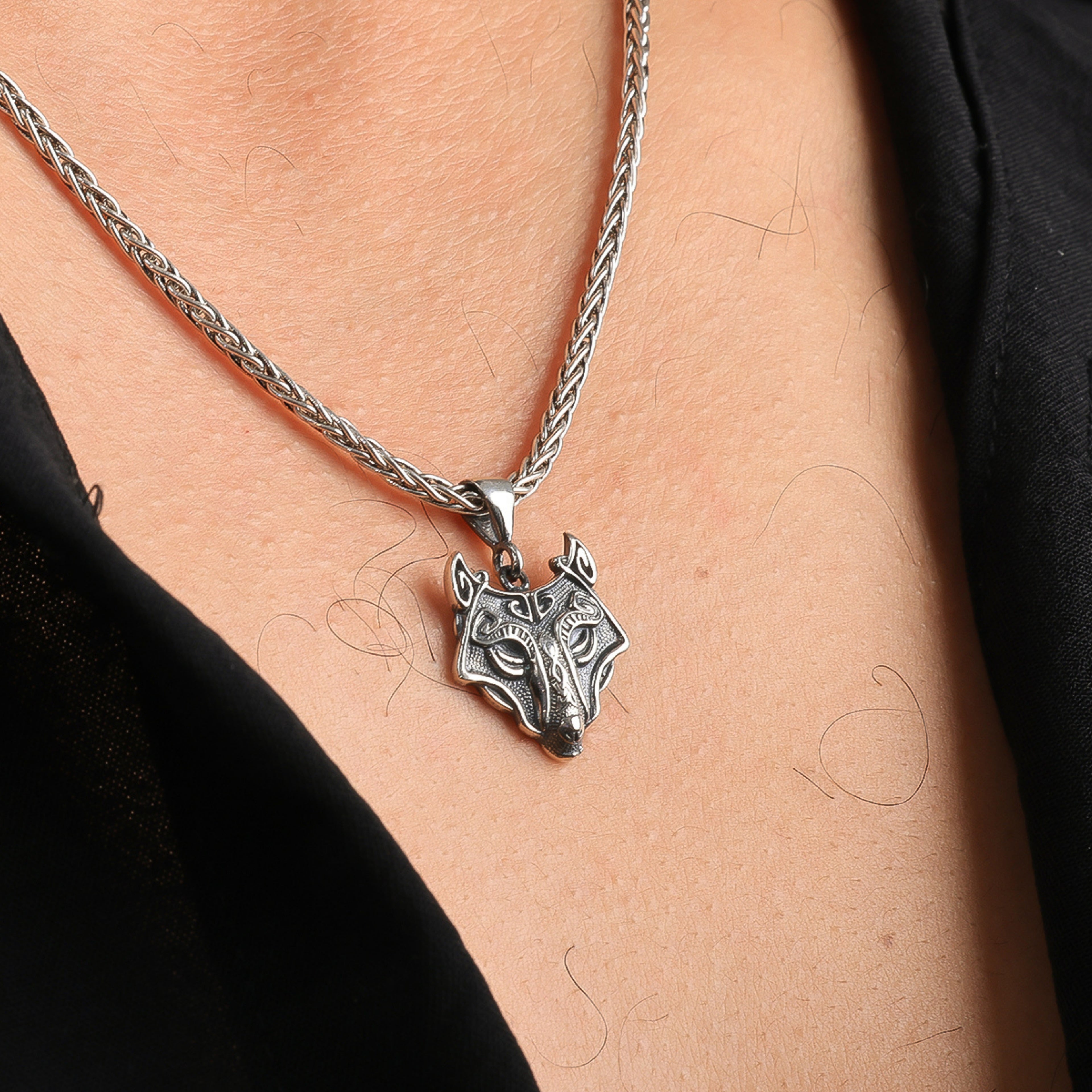 Symbolic Wolf Head Pendant Necklace for Men